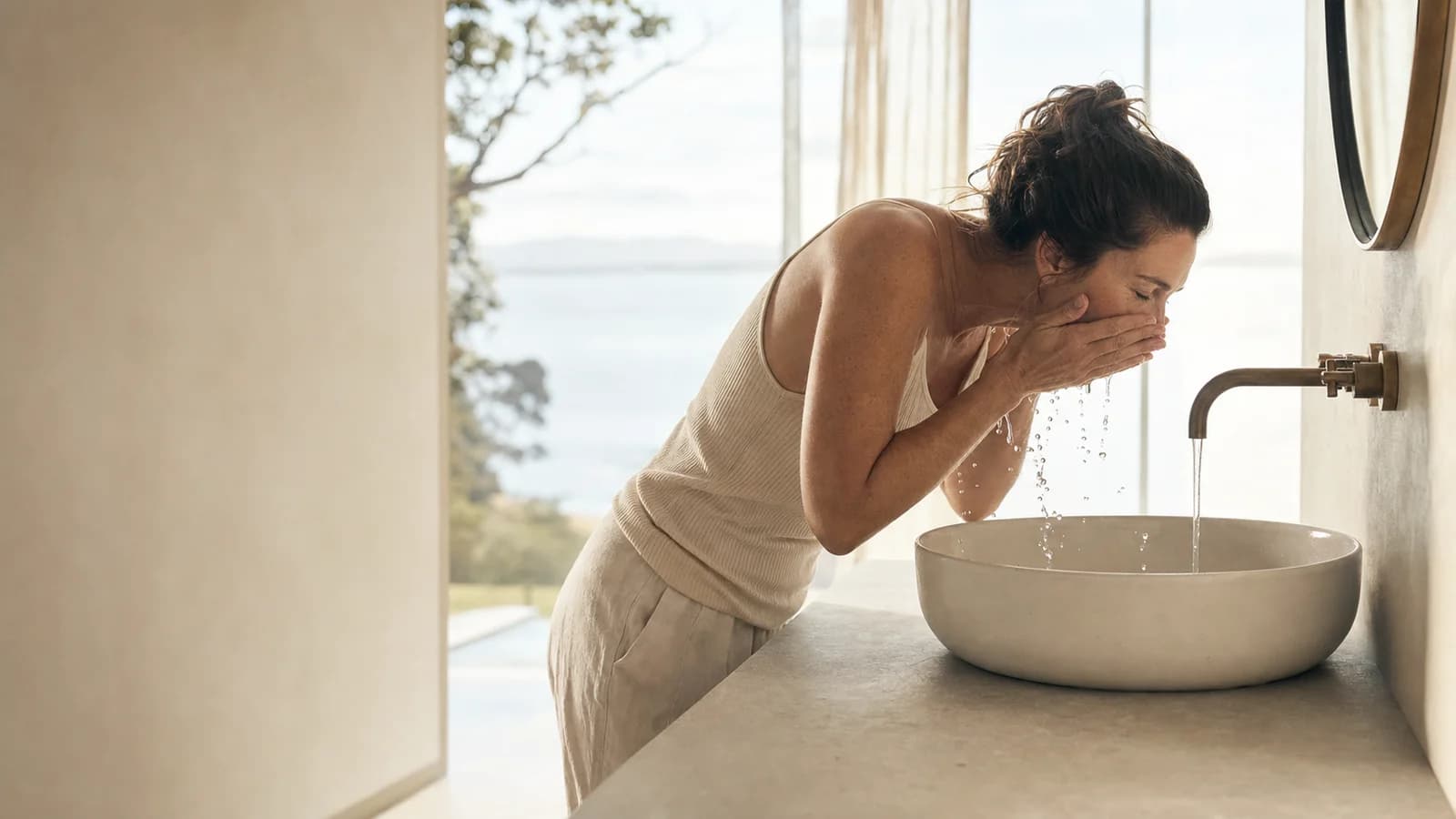Honey cleanser for sensitive skin NZ: a calm guide to non-foaming cleansing